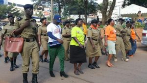 ouganda-policiers-talon